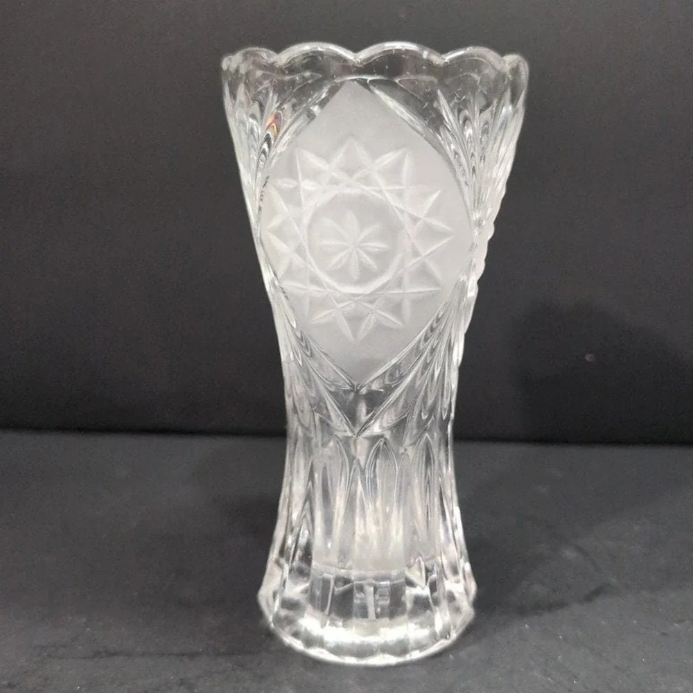 Hobstar Crystal Flare Vase, Star‎ of David Cut Design, Frosted Flower Holder